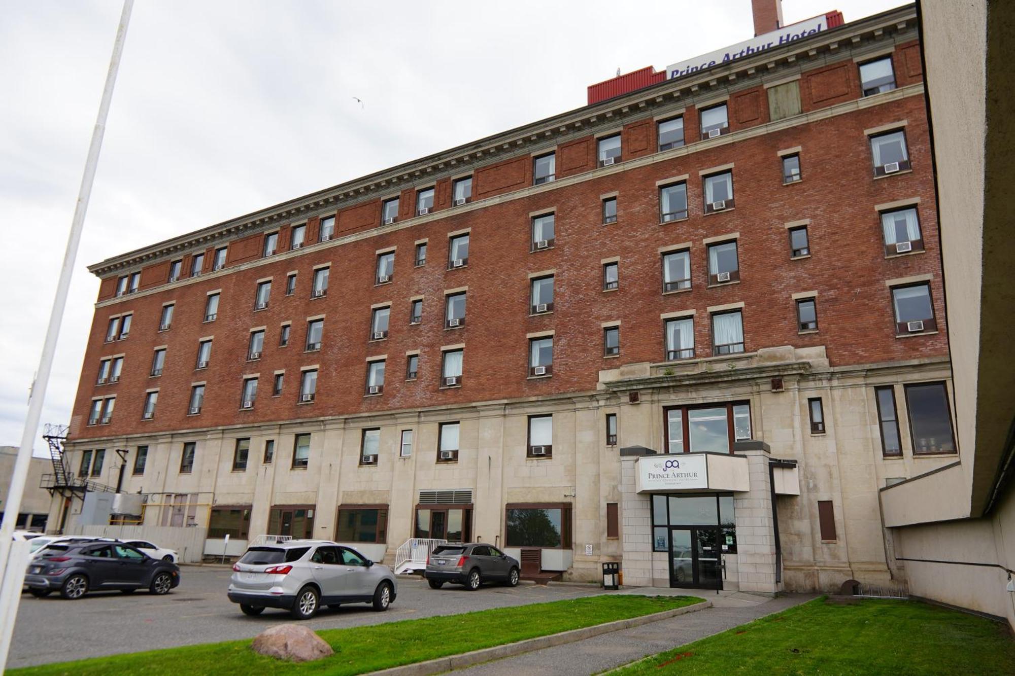 Prince Arthur Waterfront Hotel & Suites Тандер-Бей Экстерьер фото