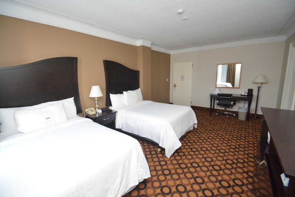 Prince Arthur Waterfront Hotel & Suites Тандер-Бей Экстерьер фото