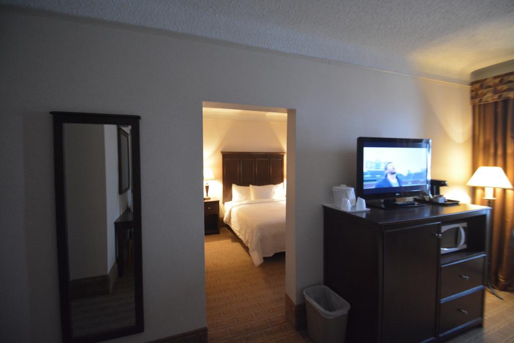Prince Arthur Waterfront Hotel & Suites Тандер-Бей Экстерьер фото