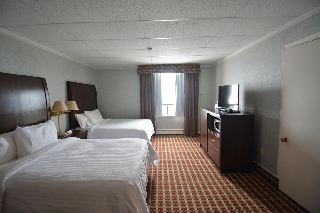 Prince Arthur Waterfront Hotel & Suites Тандер-Бей Экстерьер фото