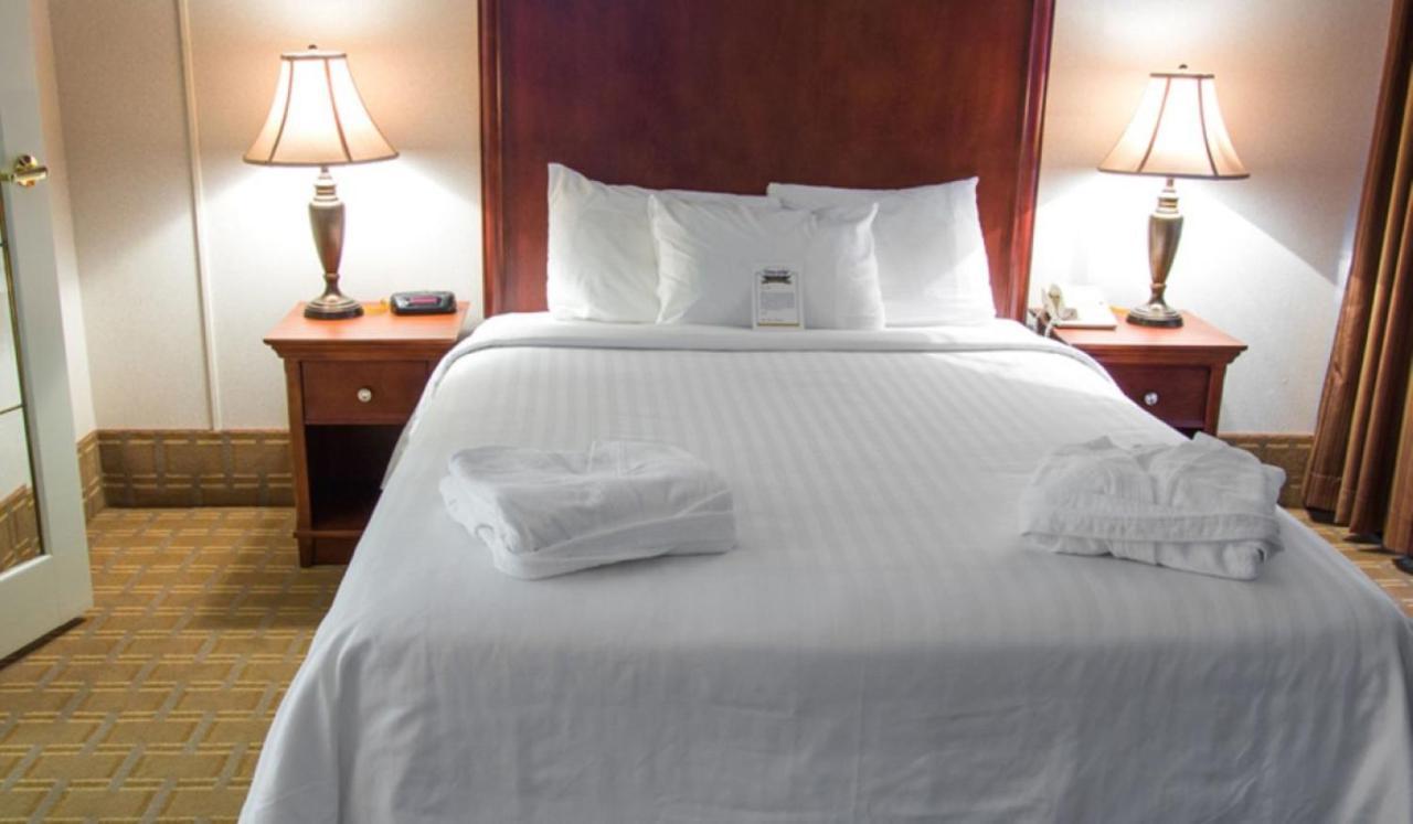 Prince Arthur Waterfront Hotel & Suites Тандер-Бей Экстерьер фото